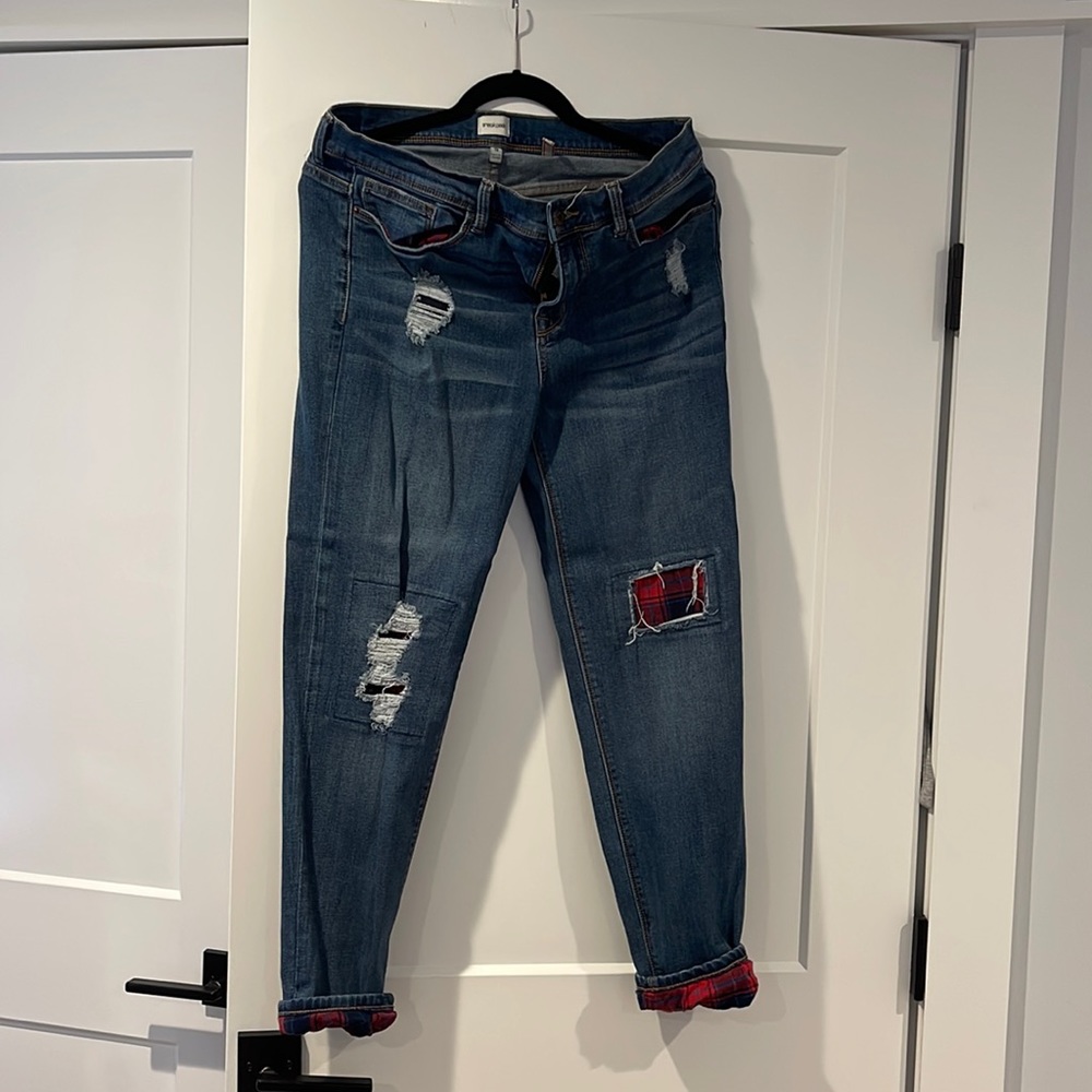 Sneak peek boyfriend jeans